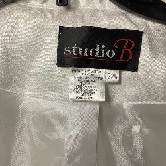 Studio B Womens Satin White Oversized Beautiful Jacket - Picture 8 of 9